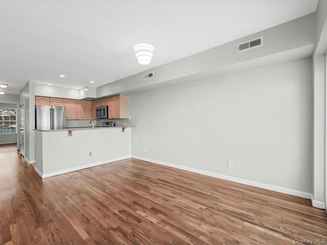 1 Patricia Lane 305, Bronx, NY 10465