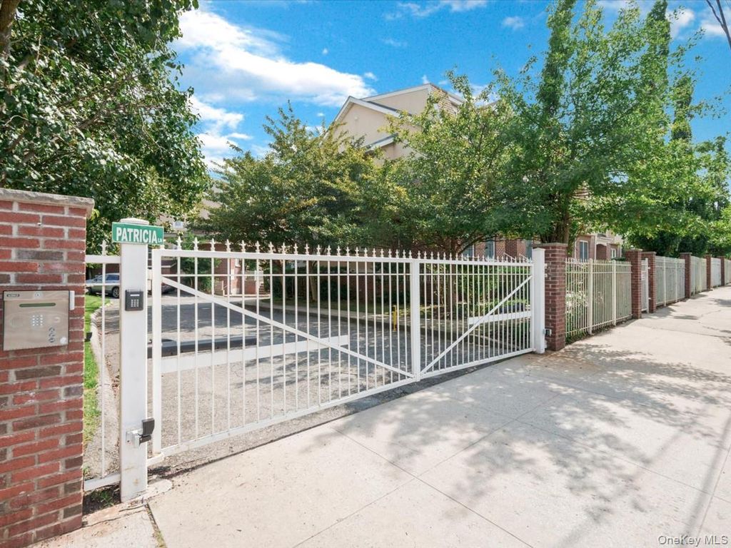 1 Patricia Lane 305, Bronx, NY 10465 — photo 2