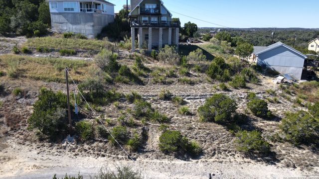 317 Valley Rdg, Canyon Lake, TX 78133