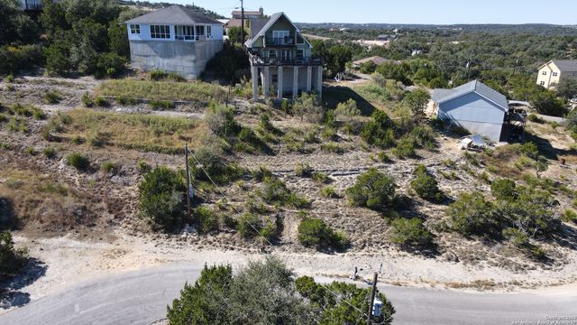 317 Valley Rdg, Canyon Lake, TX 78133