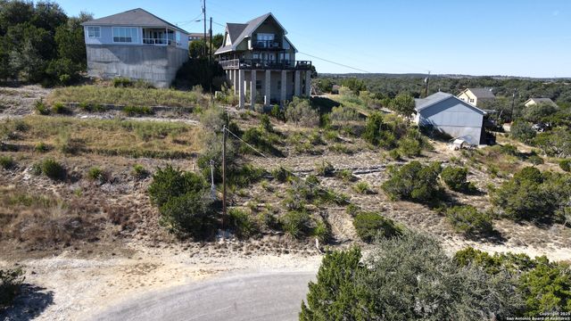 317 Valley Rdg, Canyon Lake, TX 78133