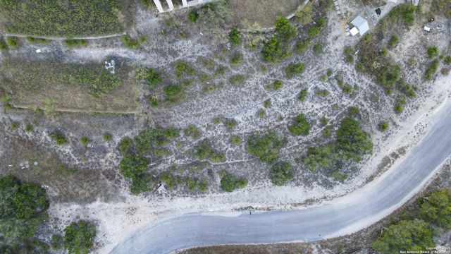 317 Valley Rdg, Canyon Lake, TX 78133