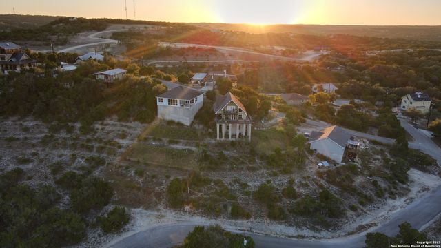 317 Valley Rdg, Canyon Lake, TX 78133