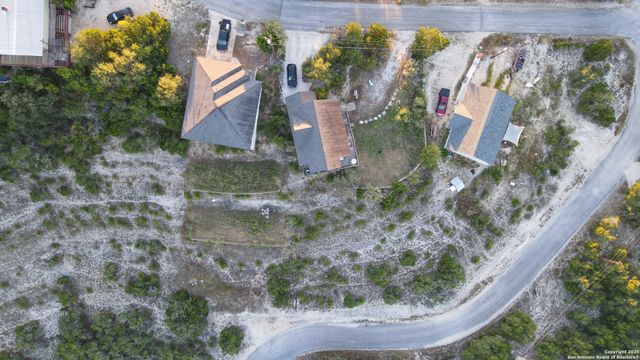 317 Valley Rdg, Canyon Lake, TX 78133