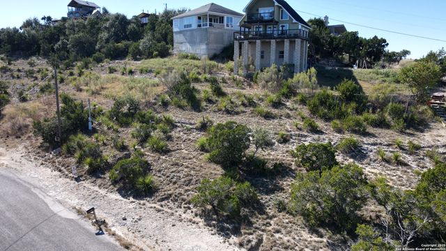 317 Valley Rdg, Canyon Lake, TX 78133