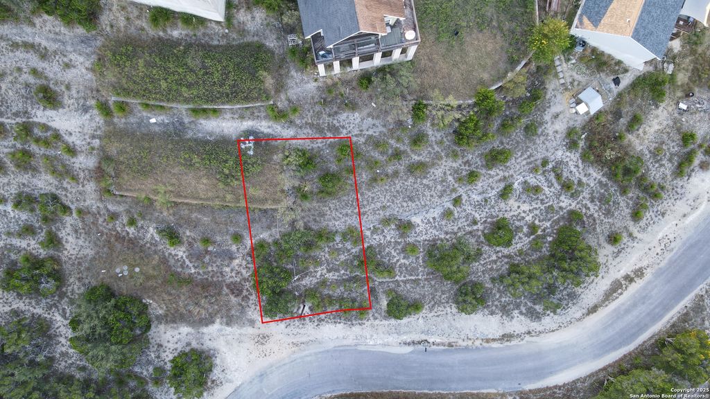 317 Valley Rdg, Canyon Lake, TX 78133