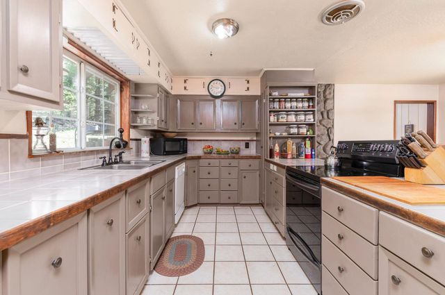 2397 Cedar Ln, Arnold, CA 95223