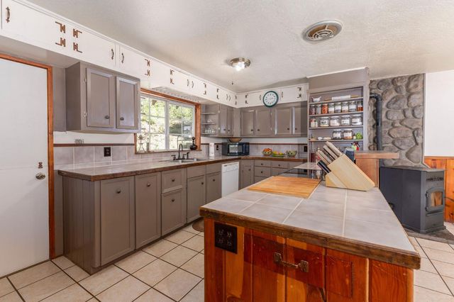 2397 Cedar Ln, Arnold, CA 95223