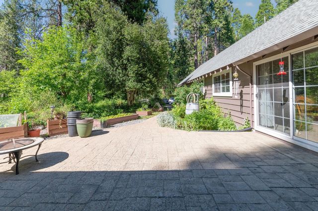 2397 Cedar Ln, Arnold, CA 95223