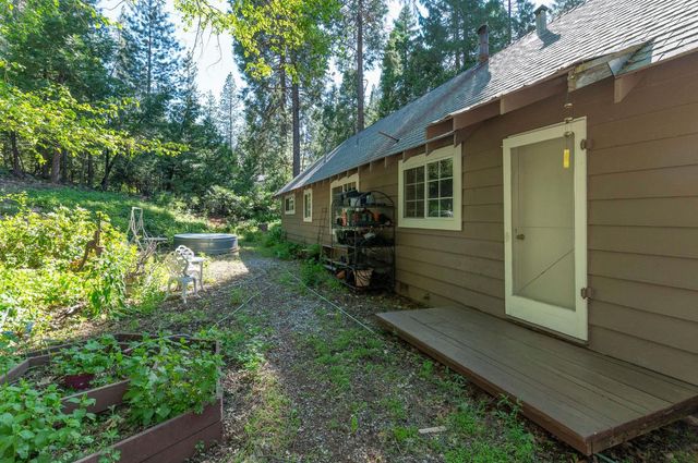 2397 Cedar Ln, Arnold, CA 95223