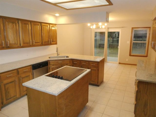 10225 PINEHURST DR, Austin, TX 78747