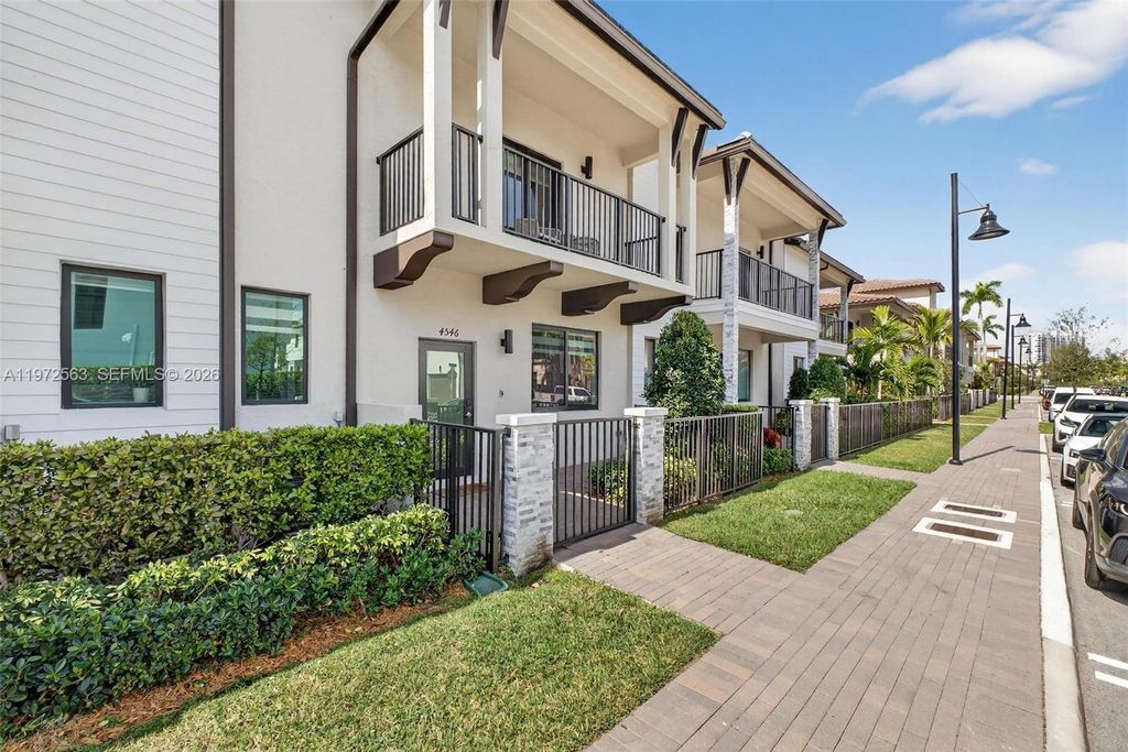 4546 NW 83rd Ave 4546, Doral, FL 33166
