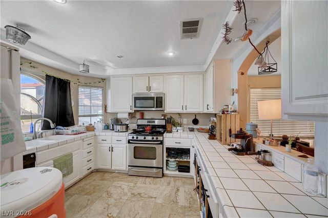 8752 Autumn Wreath Avenue, Las Vegas, NV 89129