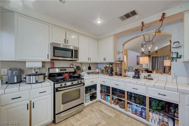 8752 Autumn Wreath Avenue, Las Vegas, NV 89129