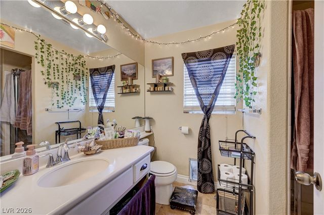 8752 Autumn Wreath Avenue, Las Vegas, NV 89129