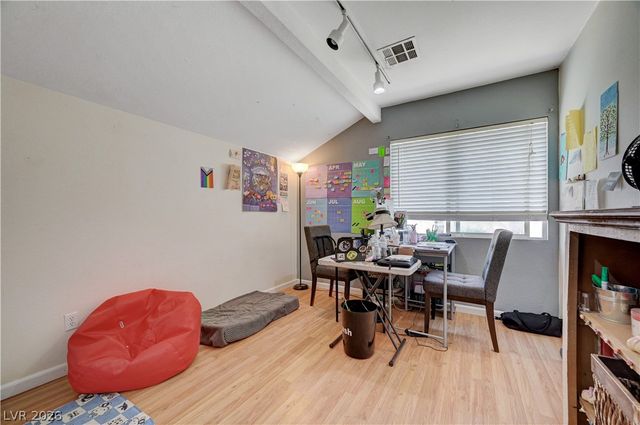 8752 Autumn Wreath Avenue, Las Vegas, NV 89129