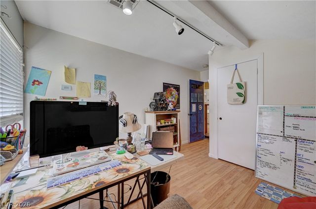 8752 Autumn Wreath Avenue, Las Vegas, NV 89129