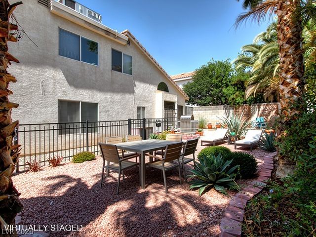8752 Autumn Wreath Avenue, Las Vegas, NV 89129