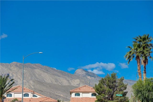 8752 Autumn Wreath Avenue, Las Vegas, NV 89129