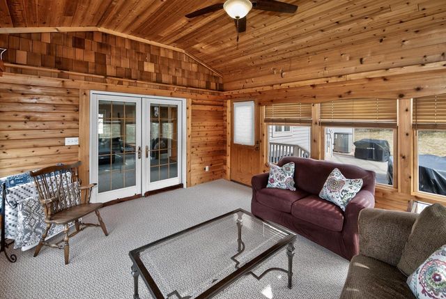 308 Prairie View DRIVE, North Prairie, WI 53153