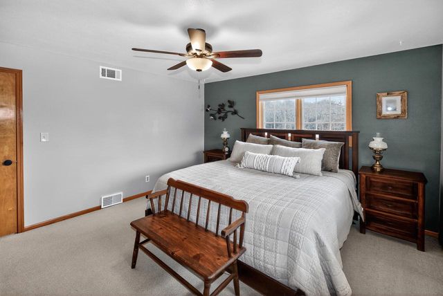 308 Prairie View DRIVE, North Prairie, WI 53153