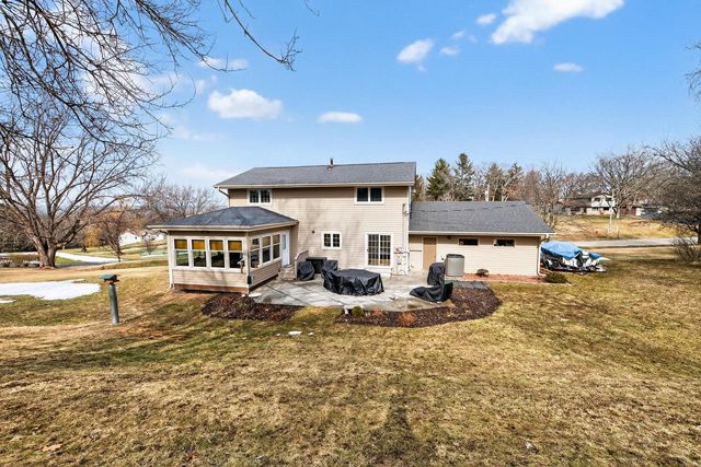 308 Prairie View DRIVE, North Prairie, WI 53153