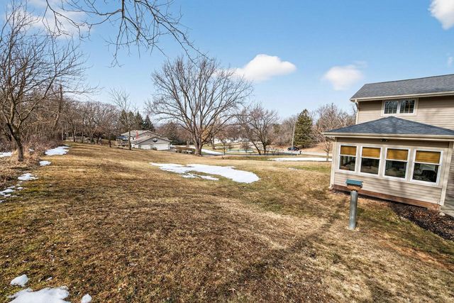 308 Prairie View DRIVE, North Prairie, WI 53153