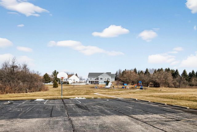 308 Prairie View DRIVE, North Prairie, WI 53153