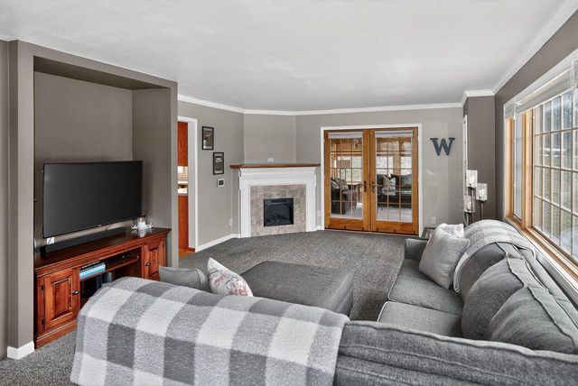 308 Prairie View DRIVE, North Prairie, WI 53153