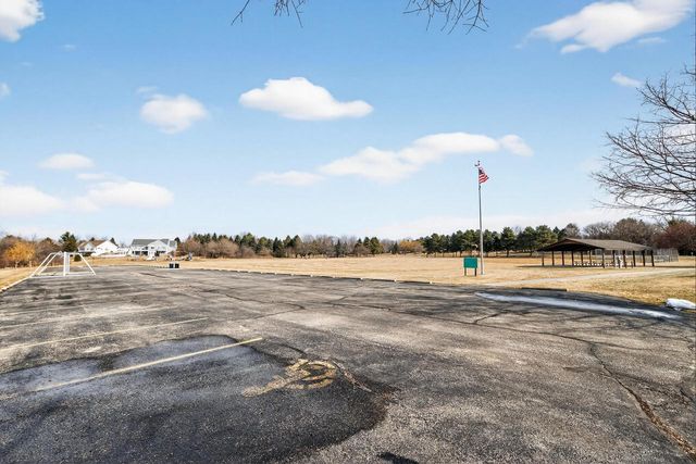 308 Prairie View DRIVE, North Prairie, WI 53153