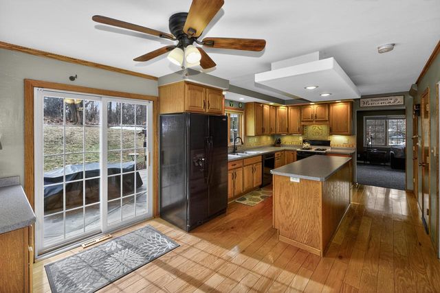 308 Prairie View DRIVE, North Prairie, WI 53153