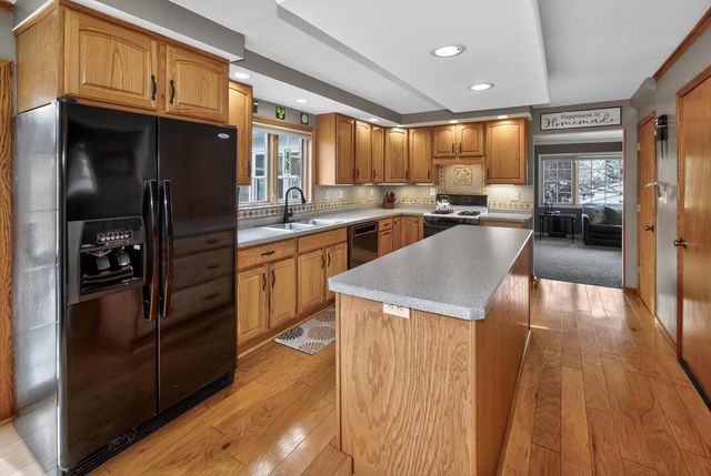 308 Prairie View DRIVE, North Prairie, WI 53153