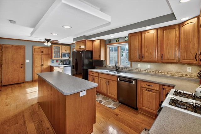 308 Prairie View DRIVE, North Prairie, WI 53153