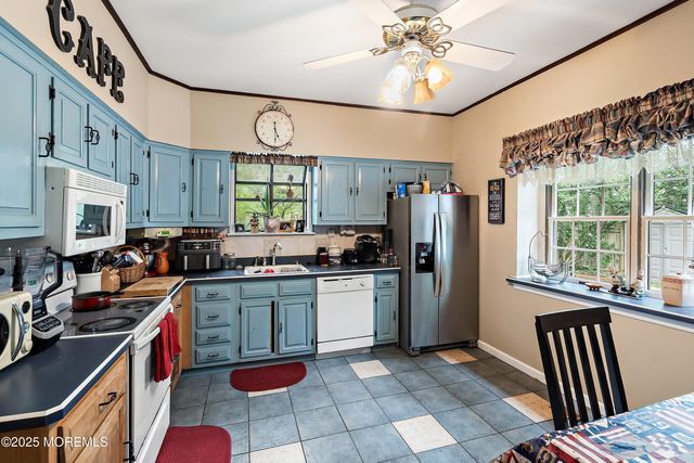 106 Lavenham Court, Toms River, NJ 08755
