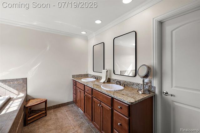 1370 Fieldway Drive, Bloomfield Hills, MI 48302