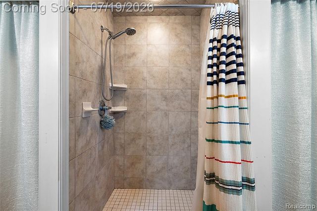 1370 Fieldway Drive, Bloomfield Hills, MI 48302