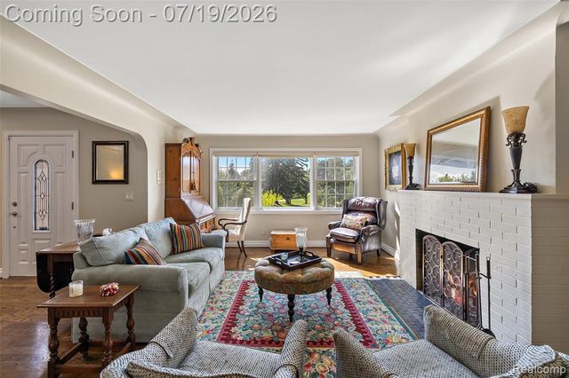 1370 Fieldway Drive, Bloomfield Hills, MI 48302