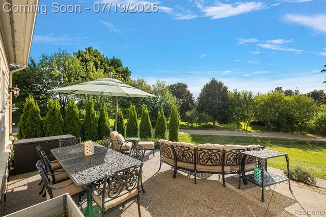 1370 Fieldway Drive, Bloomfield Hills, MI 48302