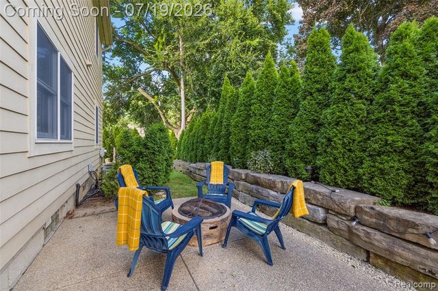 1370 Fieldway Drive, Bloomfield Hills, MI 48302