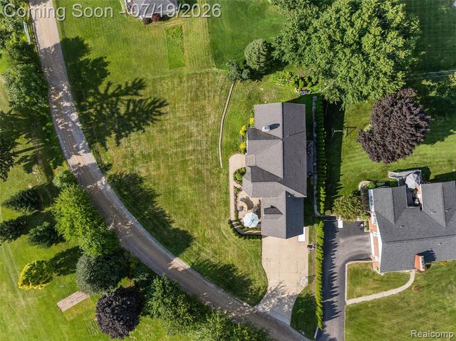 1370 Fieldway Drive, Bloomfield Hills, MI 48302