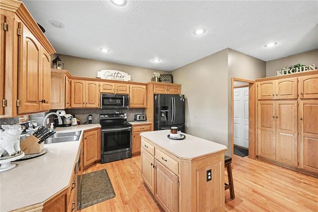 14275 142nd Street, Bonner Springs, KS 66012
