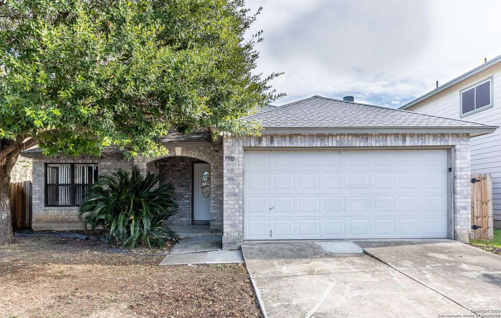 7910 LATTIMER POND, San Antonio, TX 78254