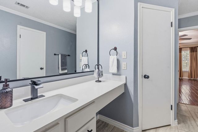 6614 Roseborough DR, Austin, TX 78747