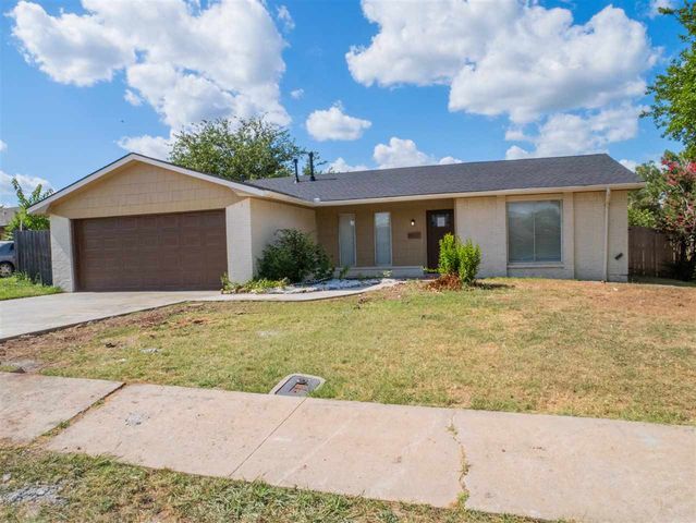 6821 SW Fenwick, Lawton, OK 73505