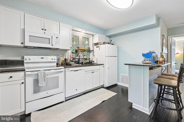22 GRASSY LAKE RD, Shamong, NJ 08088