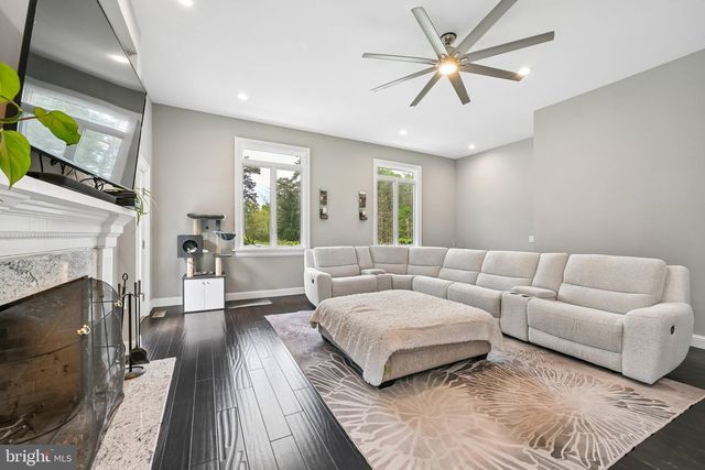 22 GRASSY LAKE RD, Shamong, NJ 08088