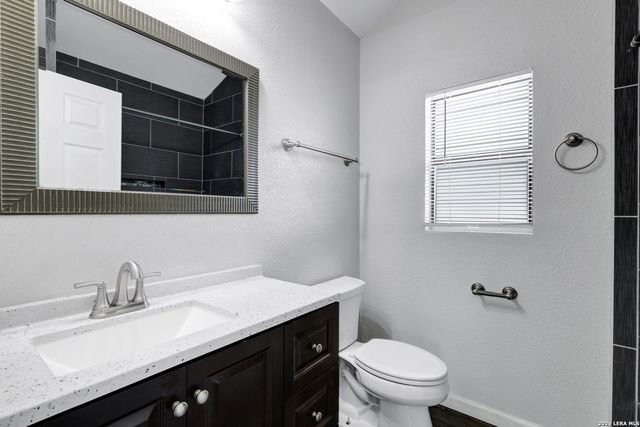 5702 CHARLIE CHAN DR, San Antonio, TX 78240