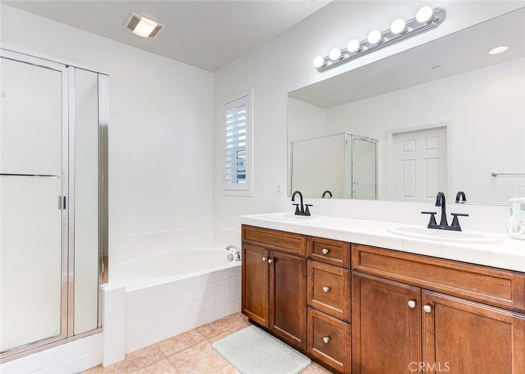 Image 13 of property listing at 15220 Cambridge, Tustin, CA 92782