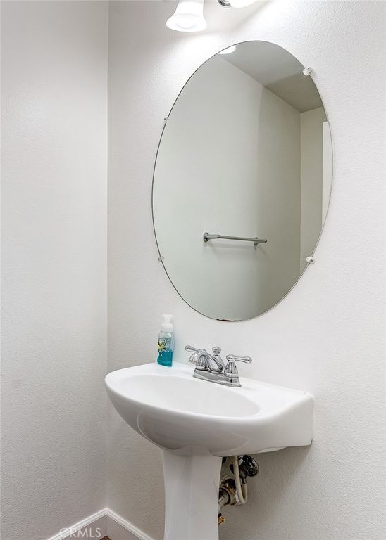 Image 8 of property listing at 15220 Cambridge, Tustin, CA 92782