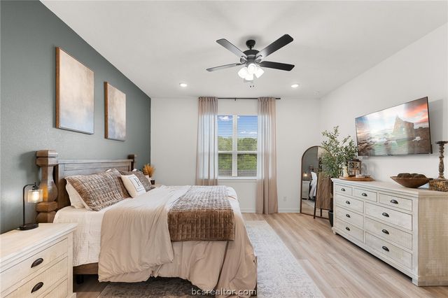 1356 Kingsgate Drive, Bryan, TX 77807